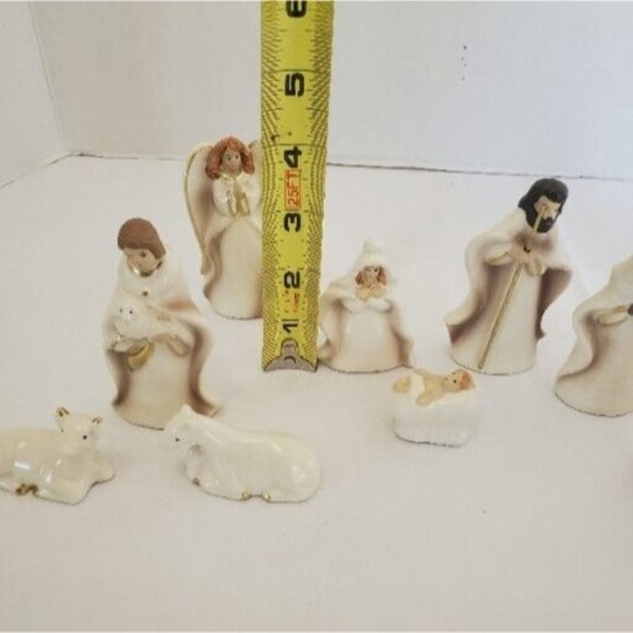 Vintage Porcelain Ten Piece Small Nativity Set White Gold Accents - Picture 16 of 16